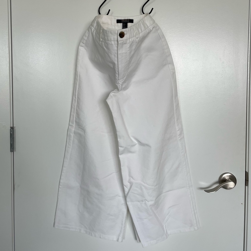 White, light-weight, cropped, straight leg pants | size S